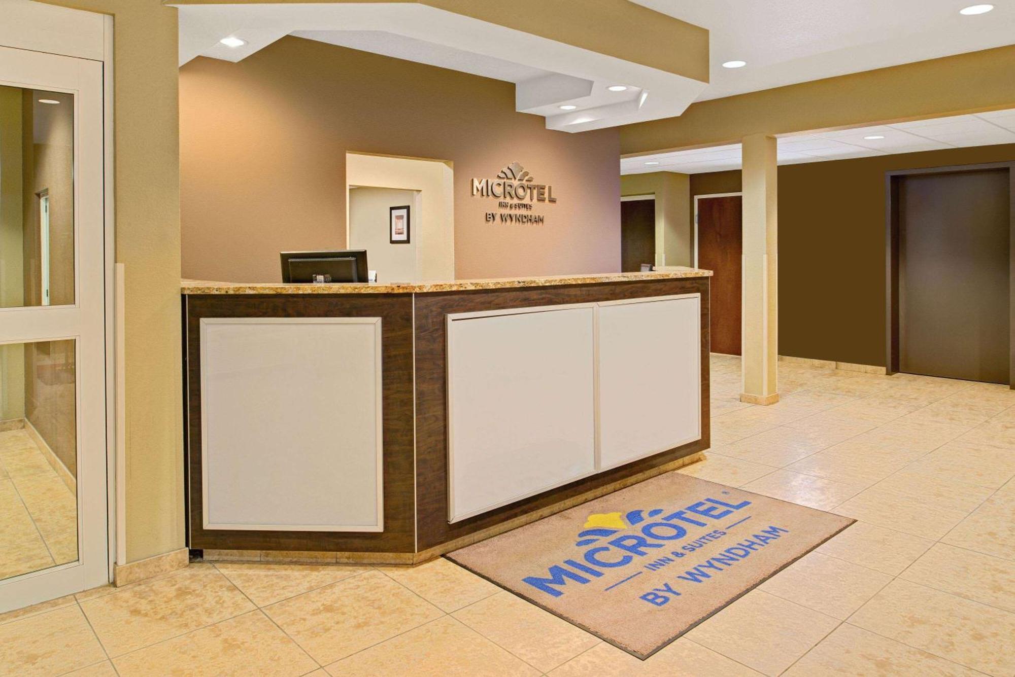 Microtel Inn & Suites By Wyndham Bluffs Консіл-Блафс Екстер'єр фото